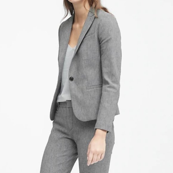 Banana Republic Jackets & Blazers - Banana Republic Long and Lean Blazer *NWT* Size 0
